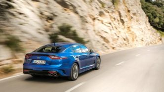 Kia Stinger 3 700x467 (2)
